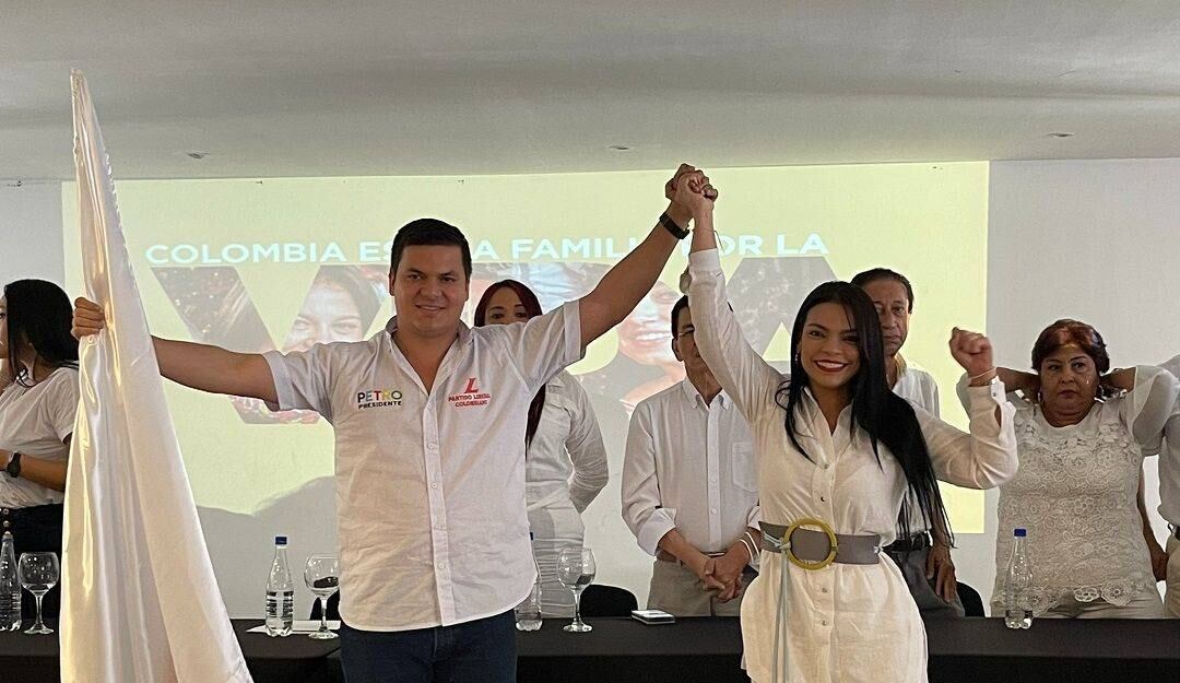 Gabriel Calle Aguas en compañía de Angélica Verbel.