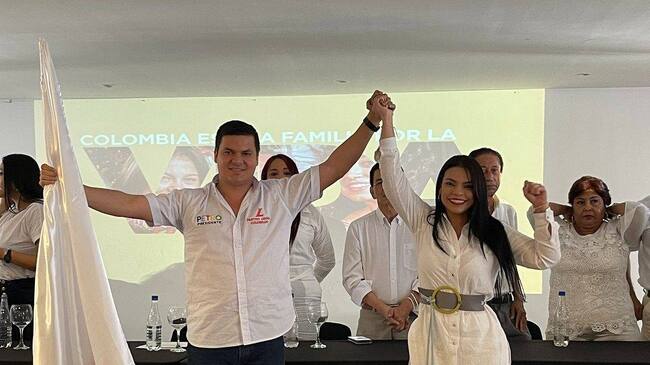 Gabriel Calle Aguas en compañía de Angélica Verbel.