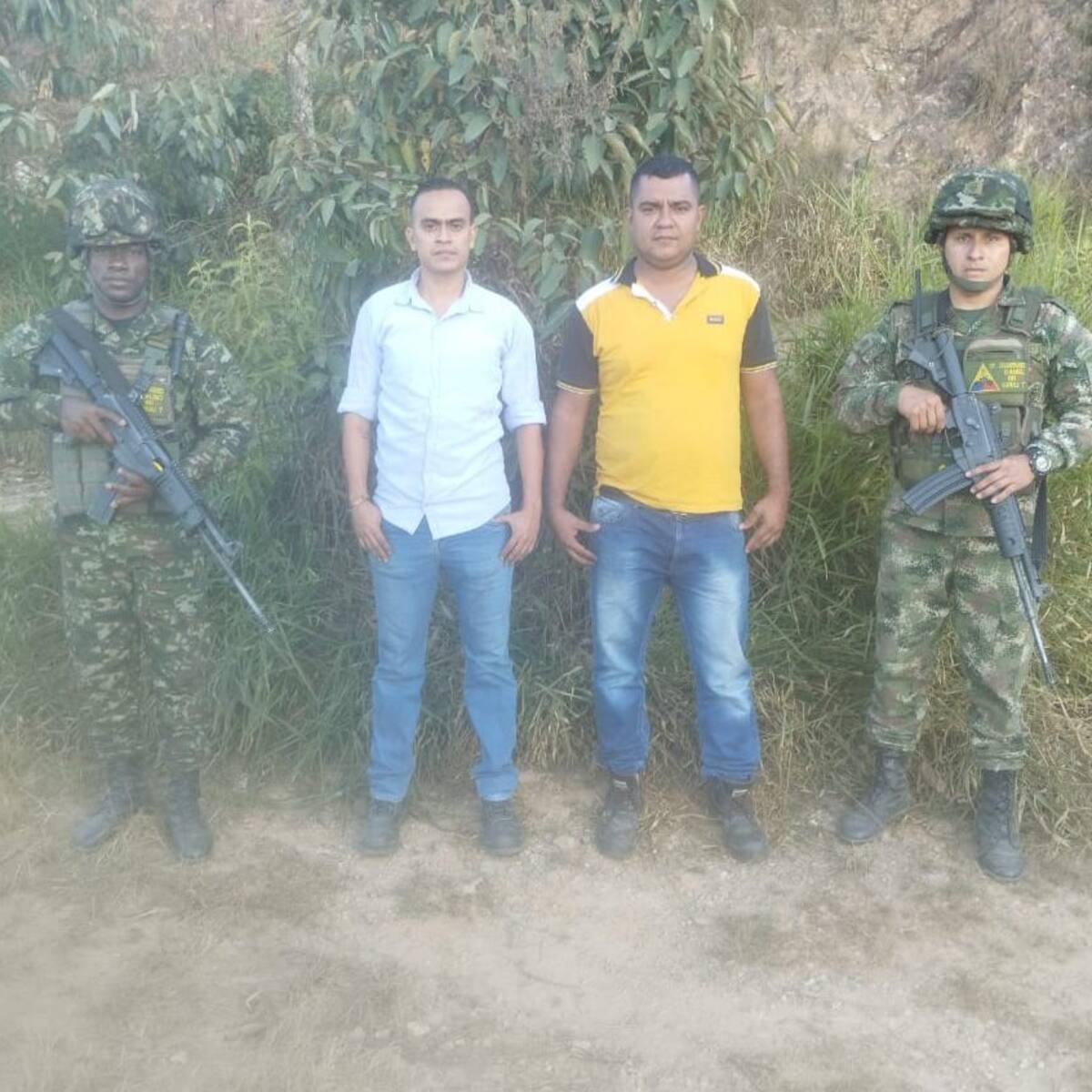 Ejército rescató dos hombres secuestrados por disidencias Farc en la via Cúcuta - Ocaña