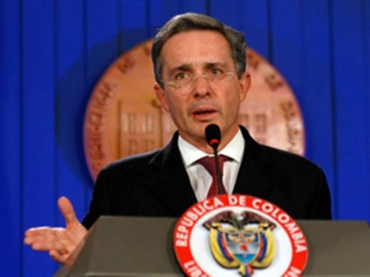 Uribe se reunirá hoy con presidentes de tres países