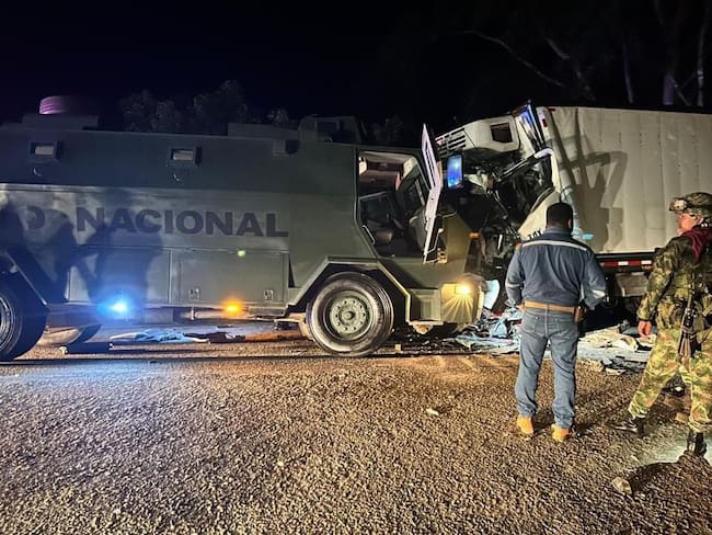 Grave accidente entre furgón y tanqueta del Ejército dejó una persona fallecida en Arauca
