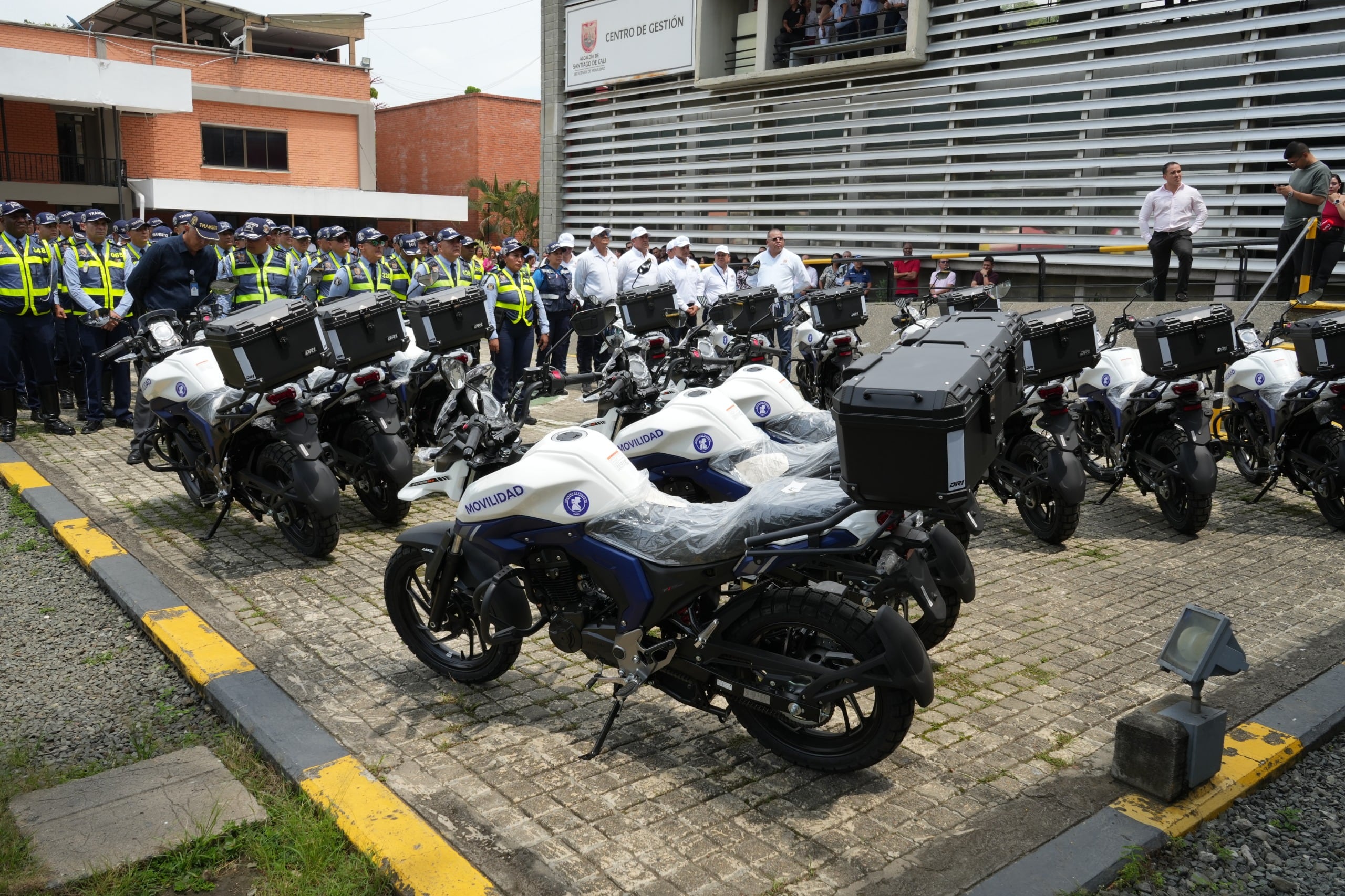 La Secretaría de Movilidad aseguró que la compra respondió a la necesidad de renovar un parque automotor obsoleto. Foto: Alcaldía de Cali.