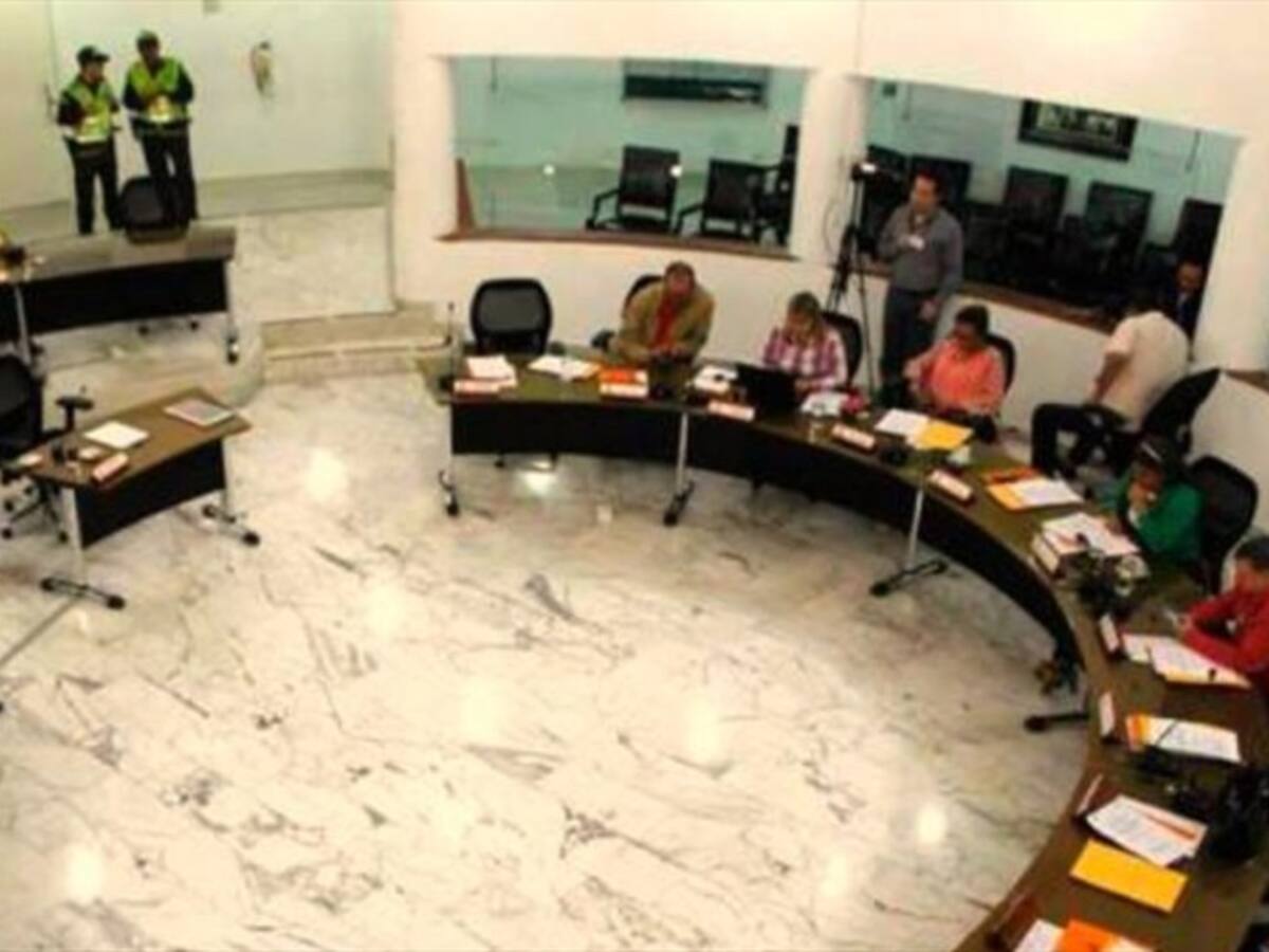 Concejo de Bucaramanga levantó sesión apenas al escuchar el himno nacional