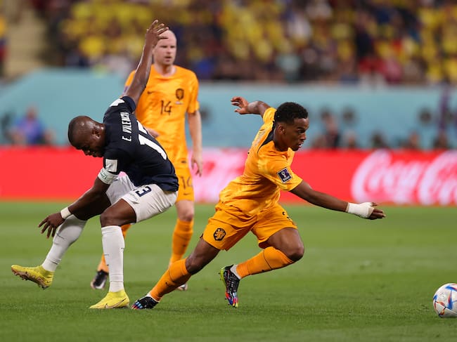 DOHA, QATAR - NOVEMBER 25: Jurrien Timber of Netherlands controls the ball against Enner Valencia of Ecuador during the FIFA World Cup Qatar 2022 Group A match between Netherlands and Ecuador at Khalifa International Stadium on November 25, 2022 in Doha, Qatar. (Photo by Michael Steele/Getty Images)