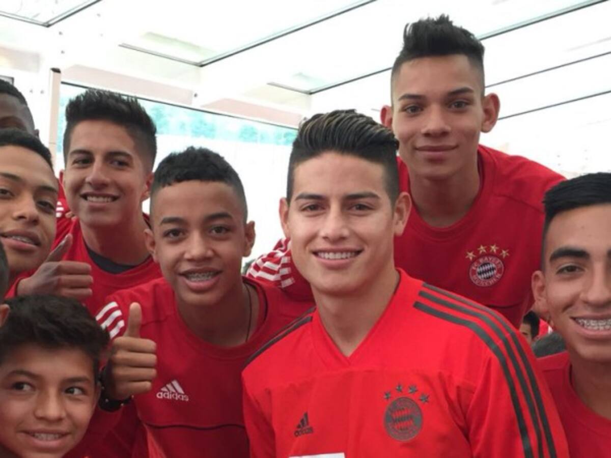 James compartió con los ganadores de la Copa Juvenil del Bayern