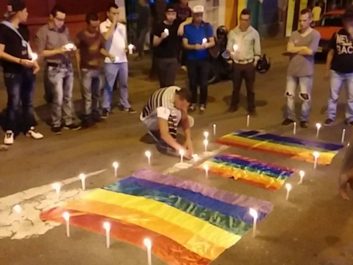 Población LGBTI en Medellín rinde homenaje a víctimas de ataque en Orlando, Florida