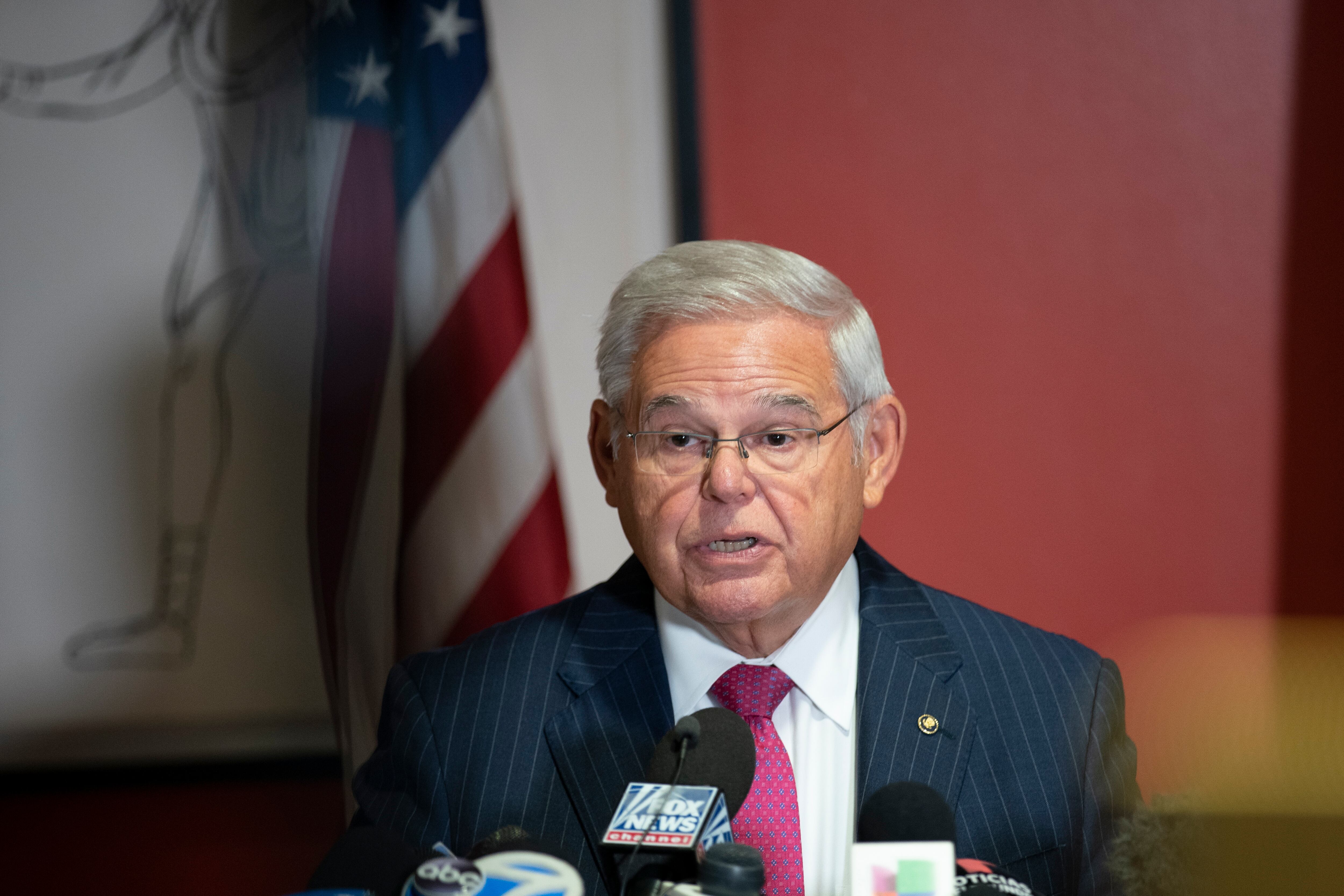 New York (United States), 21/09/2023.- Democratic Senator from New Jersey Bob Menendez addresses the press at Hudson County Community College in Union City, New Jersey, USA, 25 September 2023. Senator Menendez indicated he will not resign after an indictment on bribery charges. Menendez, chair of the Senate Foreign Relations Committee, and his wife have been charged with three counts, including conspiracy to commit bribery, conspiracy to commit honest services fraud and conspiracy to commit extortion under color of official right. EFE/EPA/Eduardo Munoz Alvarez