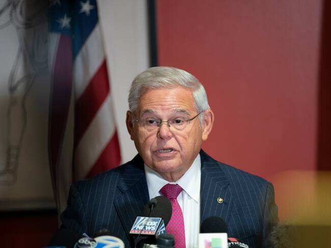 New York (United States), 21/09/2023.- Democratic Senator from New Jersey Bob Menendez addresses the press at Hudson County Community College in Union City, New Jersey, USA, 25 September 2023. Senator Menendez indicated he will not resign after an indictment on bribery charges. Menendez, chair of the Senate Foreign Relations Committee, and his wife have been charged with three counts, including conspiracy to commit bribery, conspiracy to commit honest services fraud and conspiracy to commit extortion under color of official right. EFE/EPA/Eduardo Munoz Alvarez