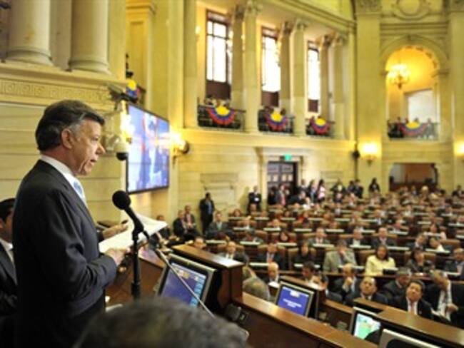 Santos rechaza voces que piden convocatoria a Referendo o a Asamblea Constituyente