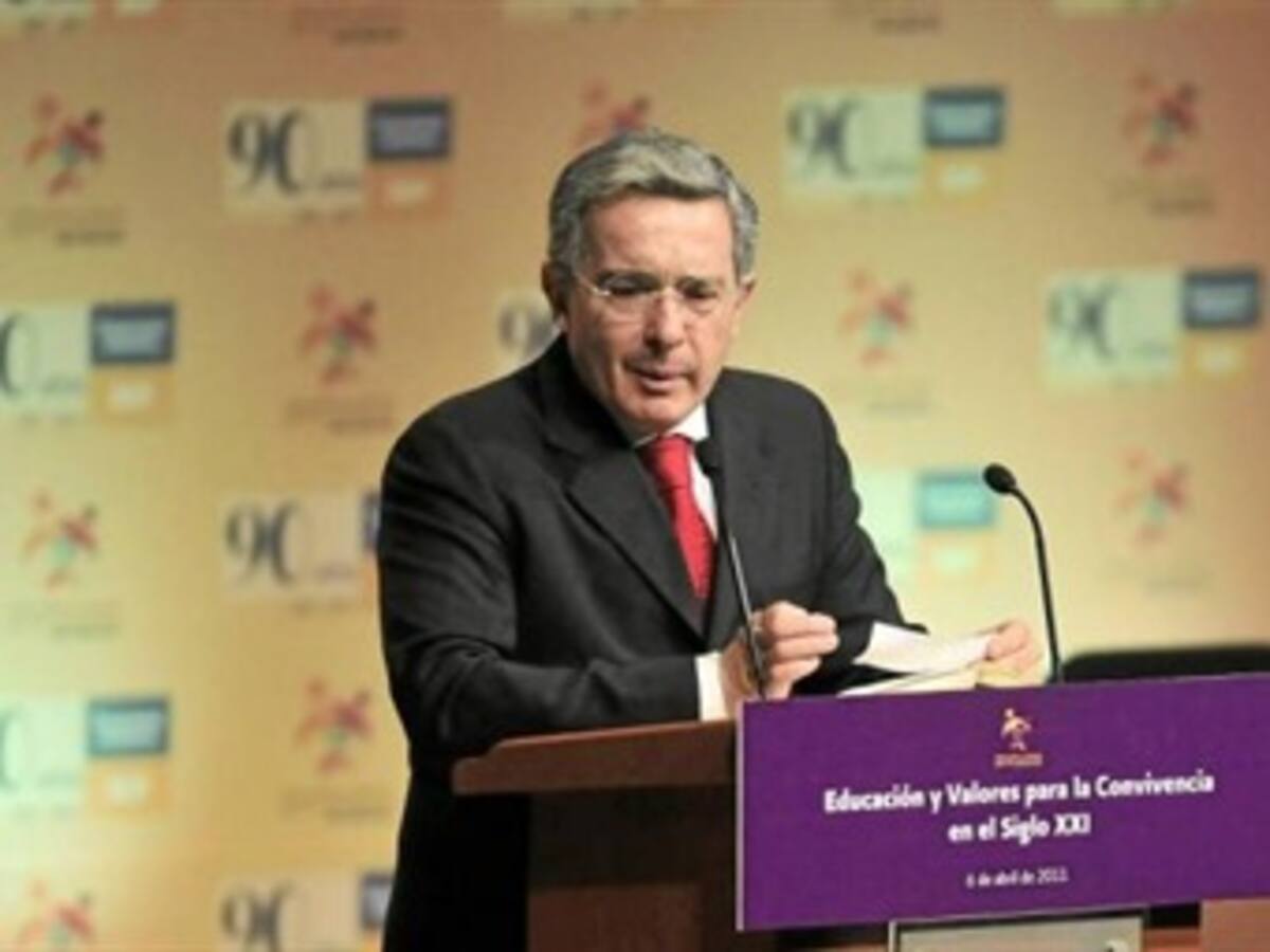 Primera renuncia en las listas uribistas al Senado