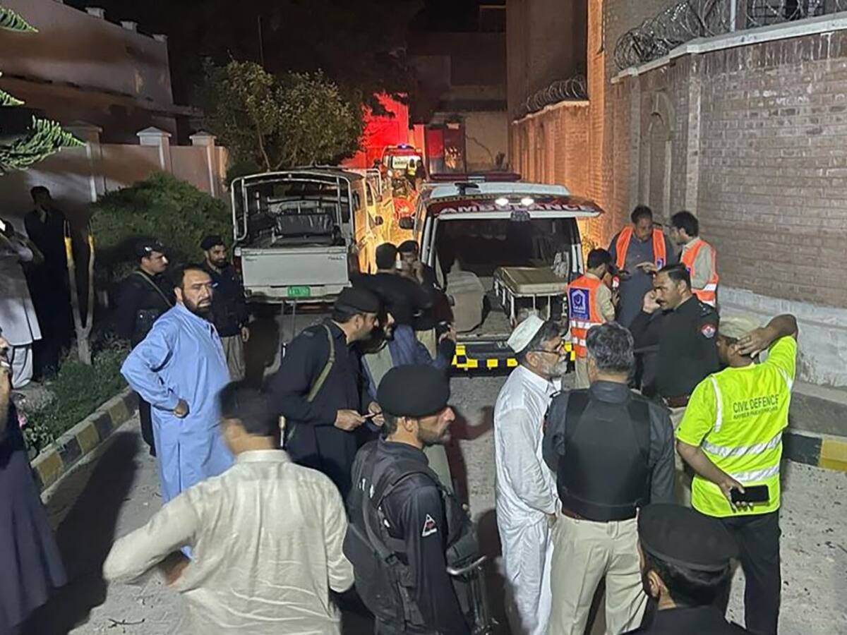 Al menos siete personas fallecieron tras explosiones en estación de policía en Pakistán