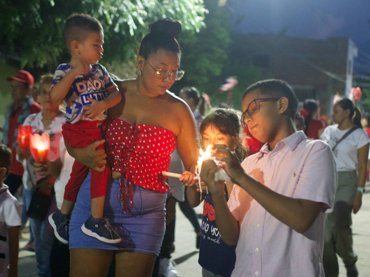 ¡San Juan se ilumina con fe! Inicia el lucernario que da vida a las Fiestas Patronales 2025
