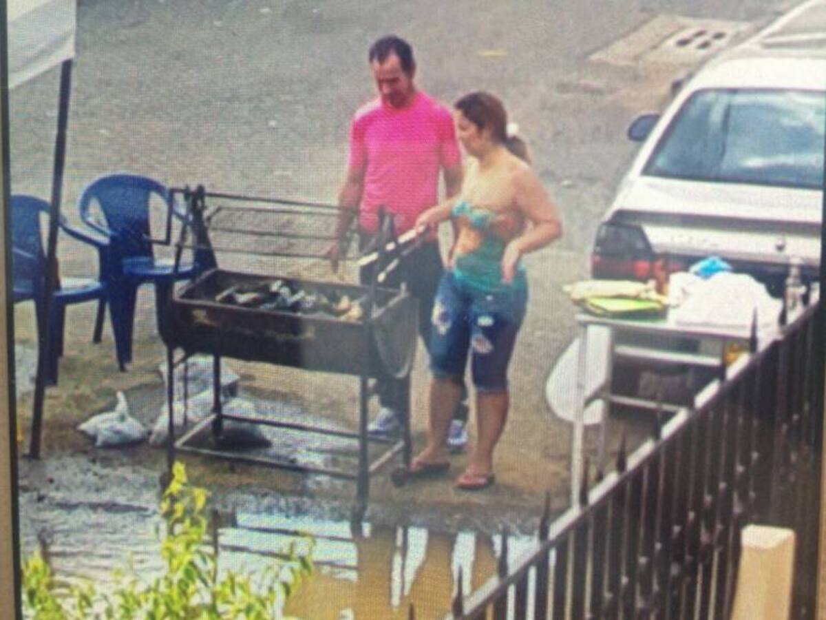 Daño de acueducto sirvió como piscina para habitantes de Barrio Atanasio Girardot en Cali
