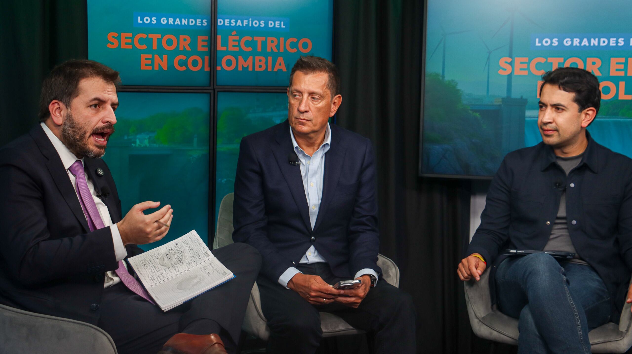 Andres Forero, representante a la Cámara del Centro Democrático; Gabriel De las Casas, director de "La Luciérnaga" y Daniel Briceño, candidato a la Cámara de Representantes por el Centro Democrático.  | Foto: Caracol Radio