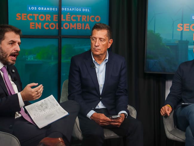 Andres Forero, representante a la Cámara del Centro Democrático; Gabriel De las Casas, director de "La Luciérnaga" y Daniel Briceño, candidato a la Cámara de Representantes por el Centro Democrático. | Foto: Caracol Radio