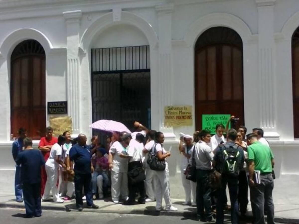 Trabajadores de la clínica Minerva de Ibagué protestan por falta de pagos