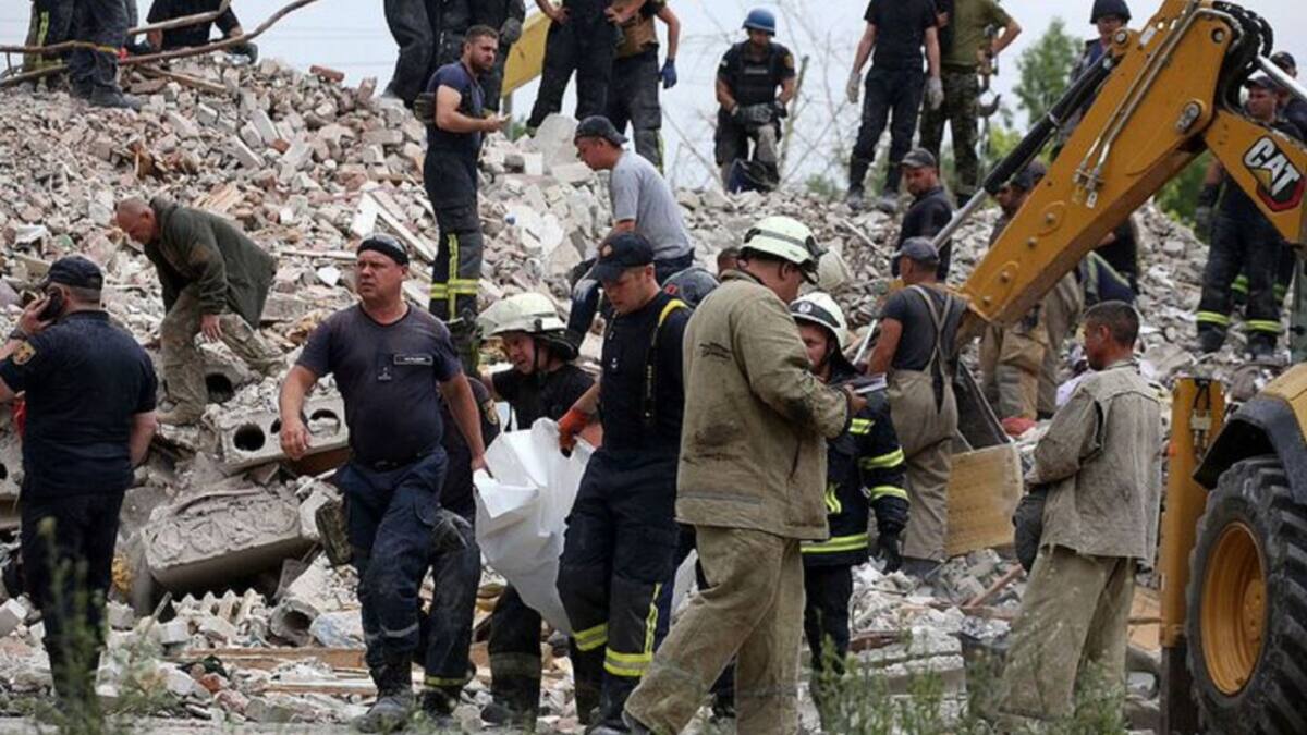 18 personas murieron por misil ruso que impactó en edificio de Donetsk