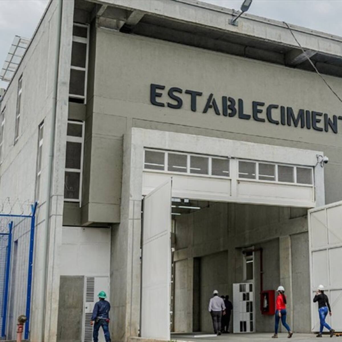 Interno que al parecer iba cargado con droga murió al explotar una de las bolsas