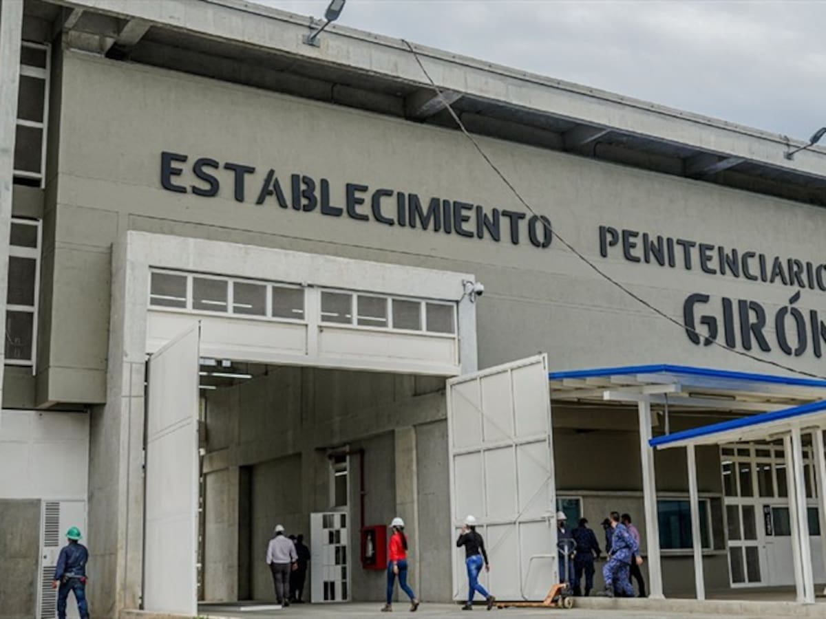 Interno que al parecer iba cargado con droga murió al explotar una de las bolsas