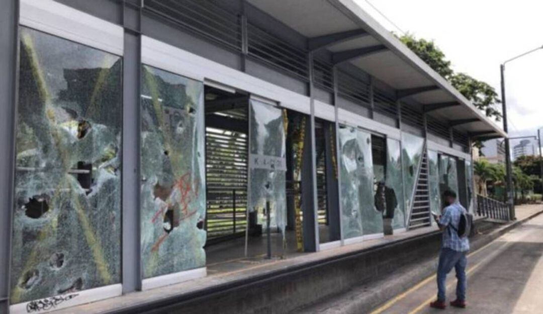 Daños en estaciones de Megabús.