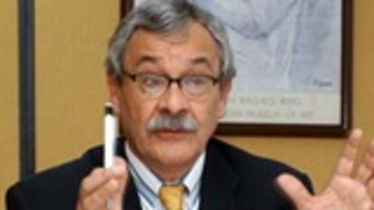 Eduardo Pizarro: Los bienes entregados por los "paras" son insuficientes para reparar a las víctimas