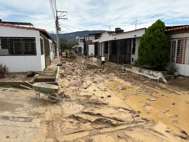 Fuertes lluvias provocaron inundaciones en Los Trapiches y Campo Verde, en Villa del Rosario. / Foto: Jenny Márquez.