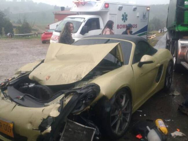 Lujosos carros protagonizan espectacular choque en vía Bogotá – Tunja