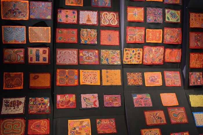 Molas. Capas de sabiduría |Foto: Banco de la Republica - biblioteca virtual