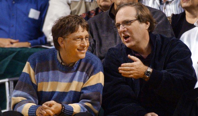 Foto de archivo de 2003 de Bill Gates y Paul Allen en un partido en Seattle.