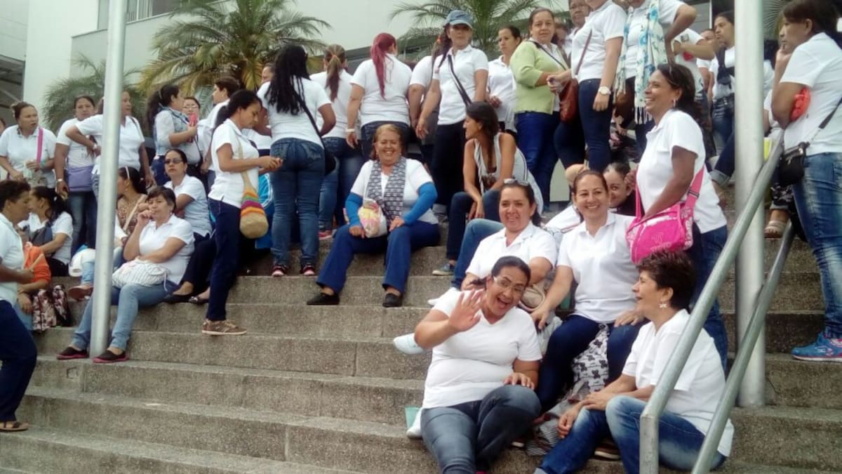 Hasta uniformadas las madres comunitarias protestaron en el Quindío