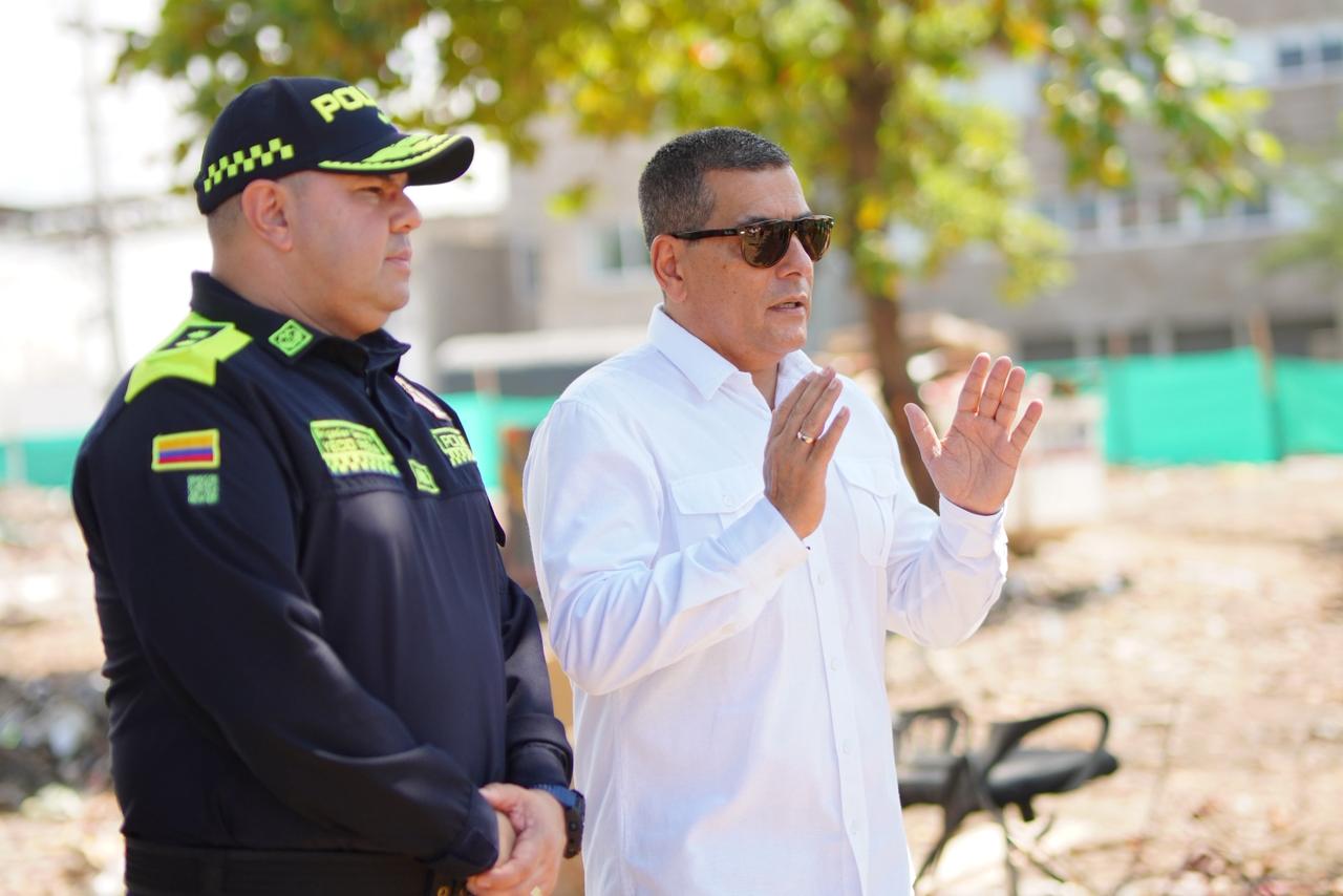 Alcalde Dumek Turbay y general Gelver Peña resaltan estrategia integral de prevención, diálogo y control, tras noche de Halloween con tranquilidad y sin“caravanas de terror”