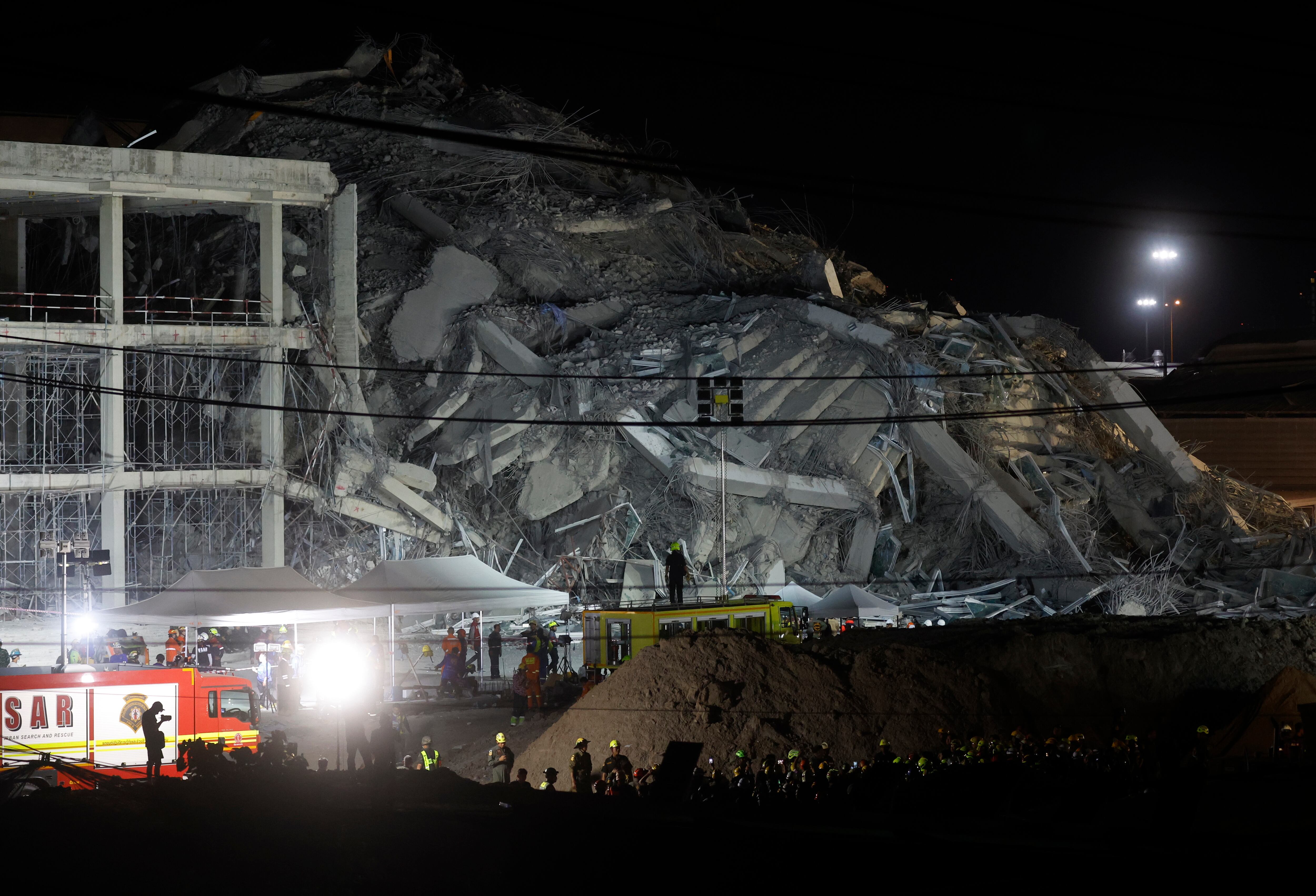 Vista de un edificio colapsado tras un terremoto de magnitud 7,7 en Bangkok, Tailandia. 
EFE/EPA/NARONG SANGNAK
