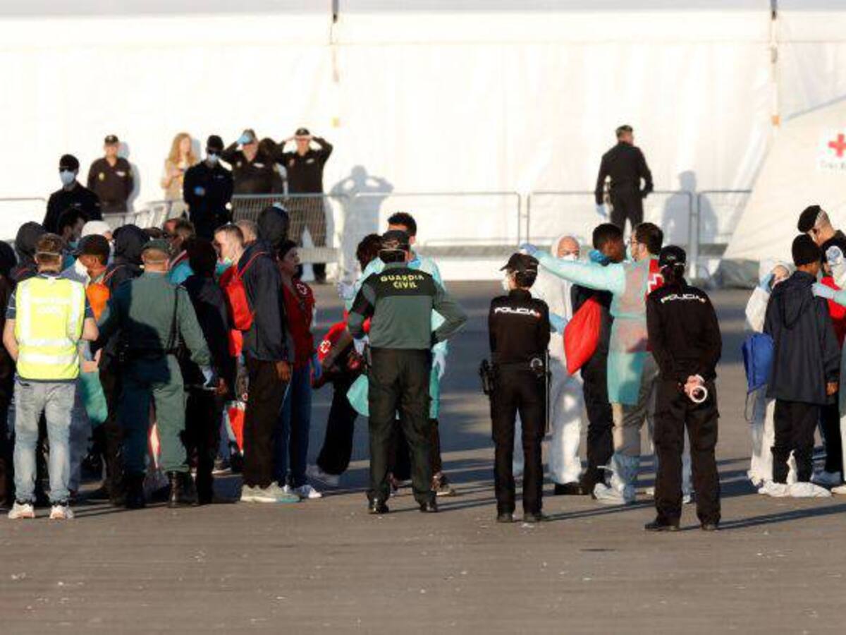 Comienzan a llegar a España 630 inmigrantes rescatados del Mediterráneo