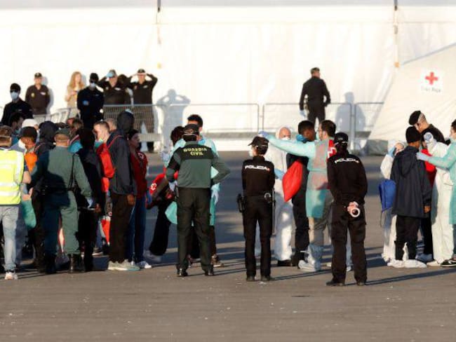 Comienzan a llegar a España 630 inmigrantes rescatados del Mediterráneo