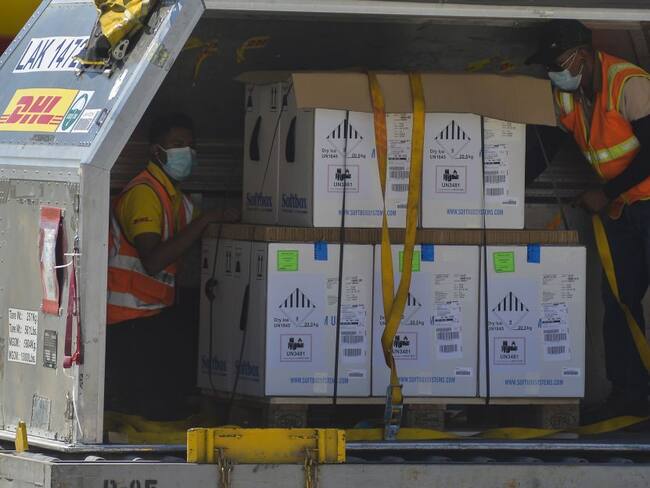 Un cargamento de vacunas del mecanismo Covax llega a El Salvador.