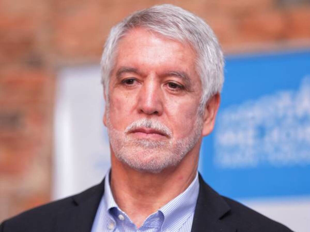Fiscalía archivó investigación contra Peñalosa por título falsos