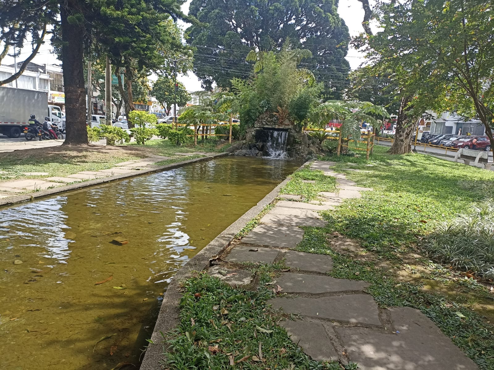 Fuente de agua del parque de Los Fundadores de Armenia. Foto Adrián Trejos
