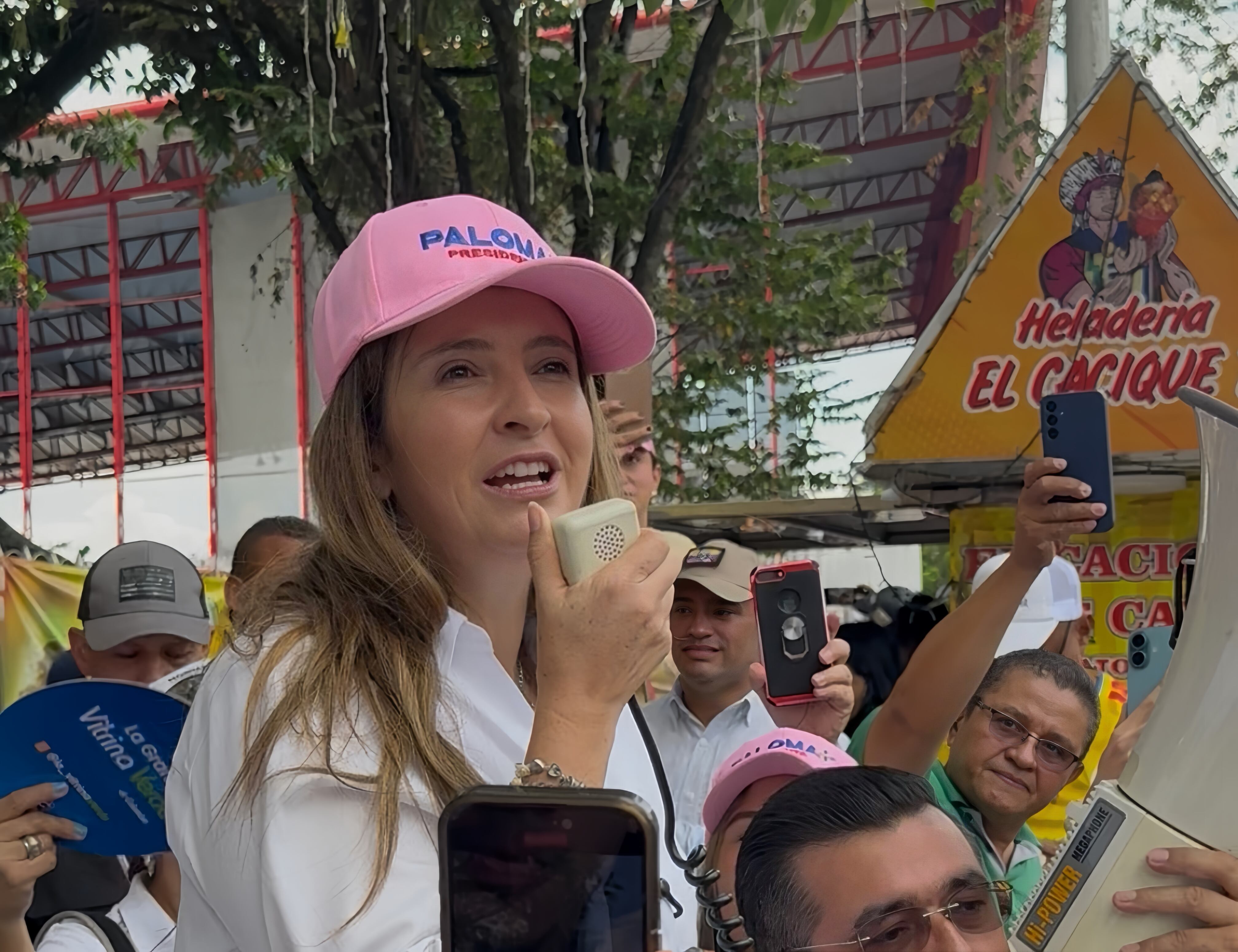 La aspirante del Centro Democrático advirtió que el mandatario debe responder por sus posibles vínculos con el entorno del señalado “zar del contrabando”.