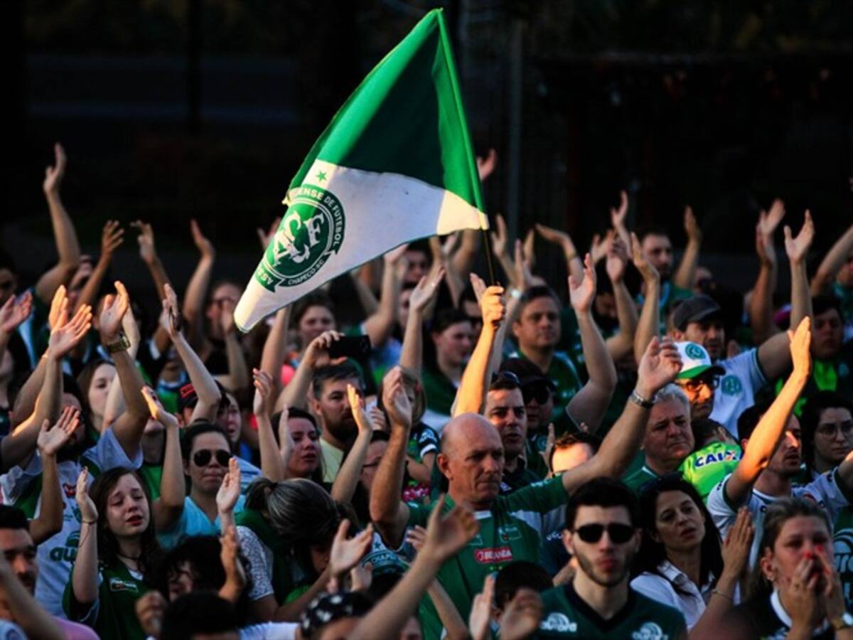 Clubes de fútbol se solidarizan en redes sociales tras accidente aéreo del Chapecoense