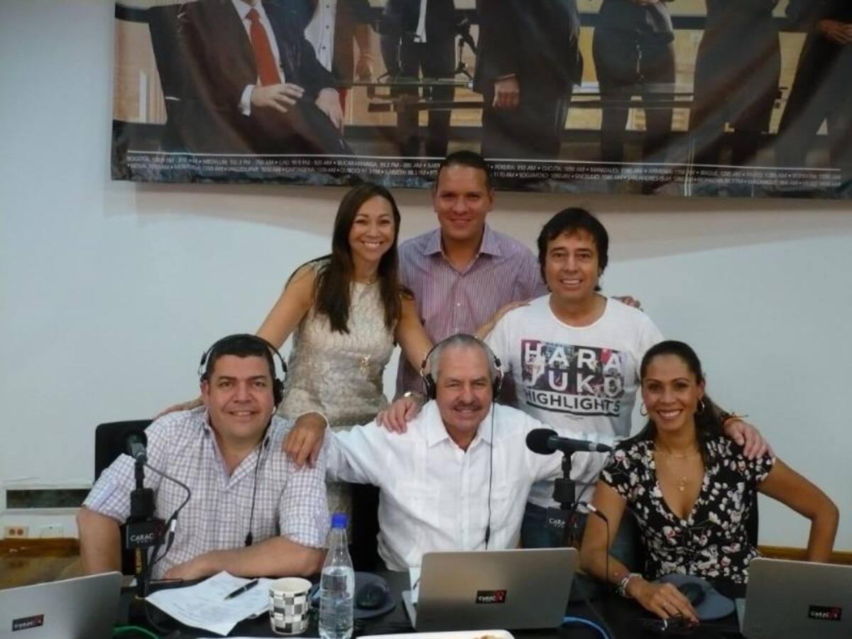 Darío Arizmendi y su equipo desde la heroica, mostrando lo mejor de la ciudad y sus gentes. Foto: Caracol Radio.