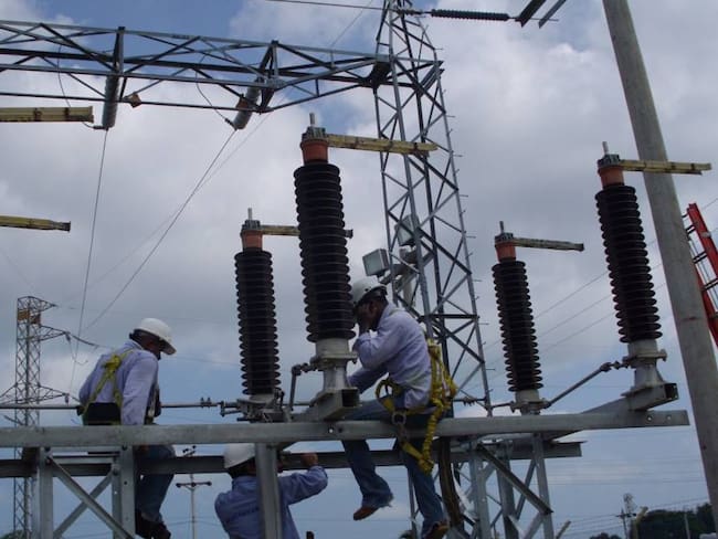 Tarifas de energía registran sobrecostos en el país COLPRENSA 