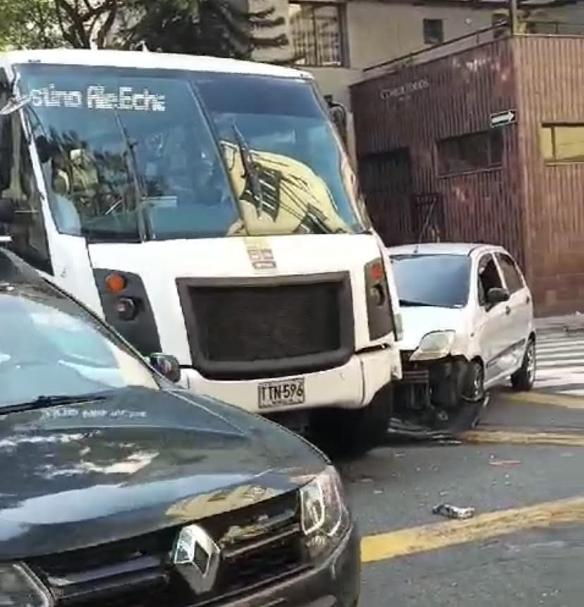 Choque múltiple en el sector de Buenos Aires en Medellín. Cortesía: Denuncias Antioquia.