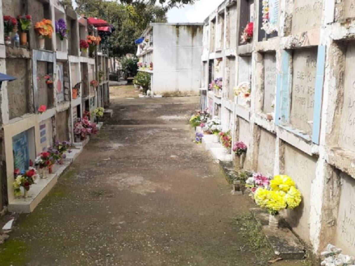 Piden autorizar visitas al cementerio Calancala
