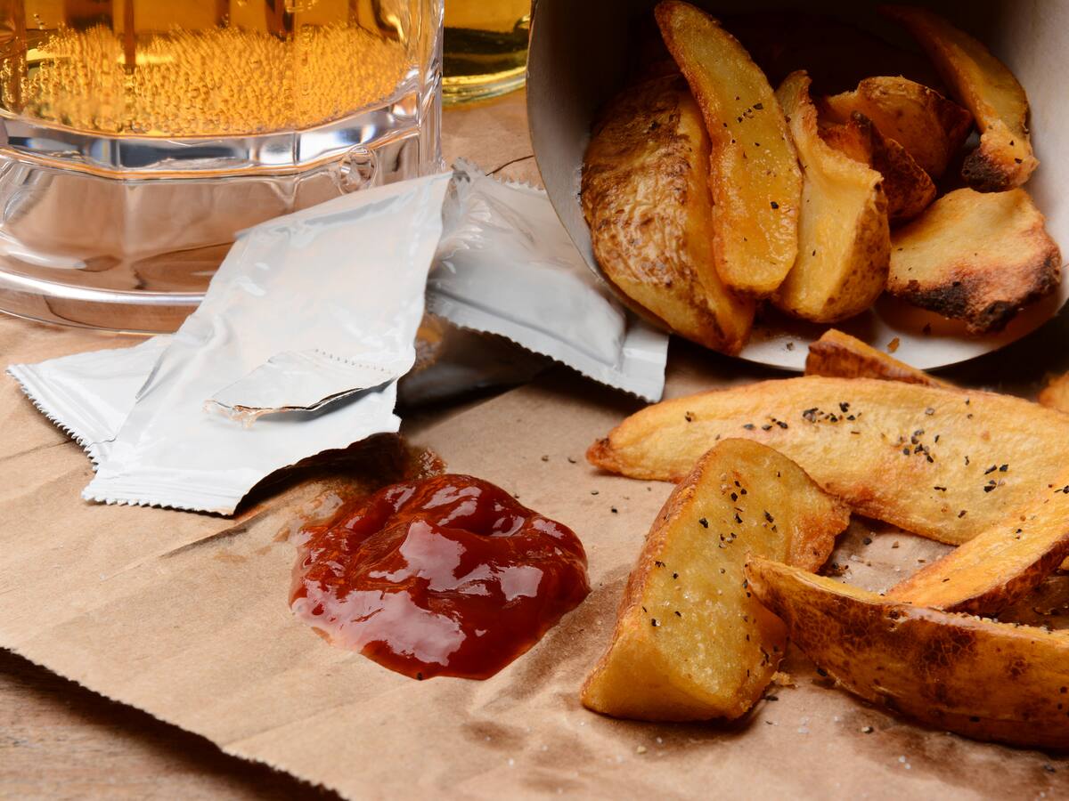 Estamos abriendo mal los sobres de salsa de tomate: esta es la forma correcta