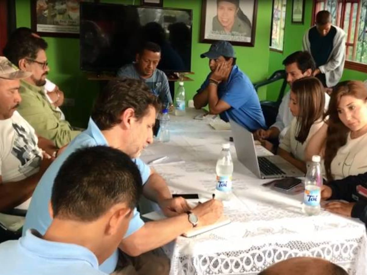 Alias 'El paisa' y desmovilizados de Farc siguen firmes en el proceso de paz: Carlos Córdoba