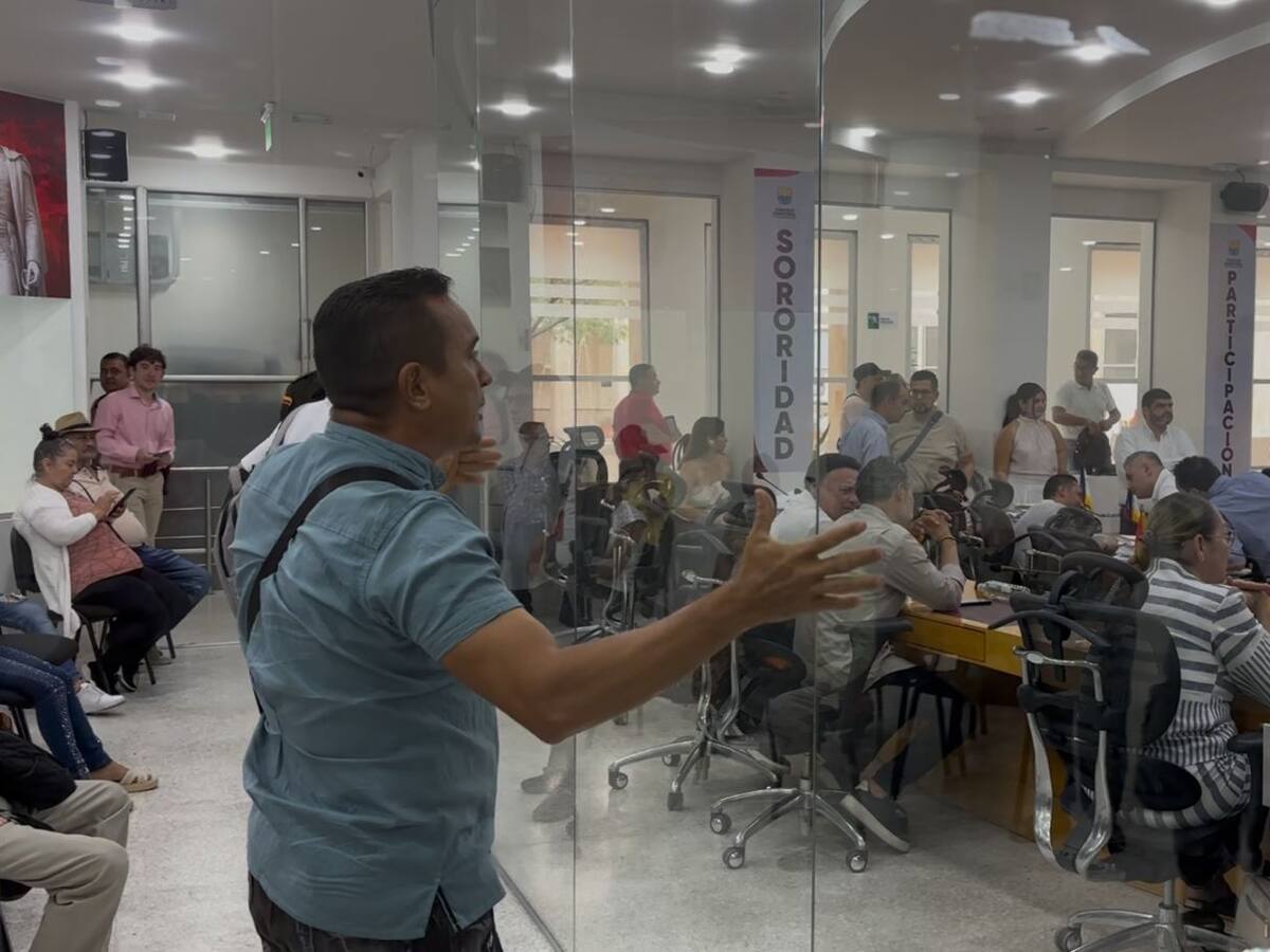 “Nos sacaron a los empujones”: comunales estallan por suspensión del debate en el Concejo