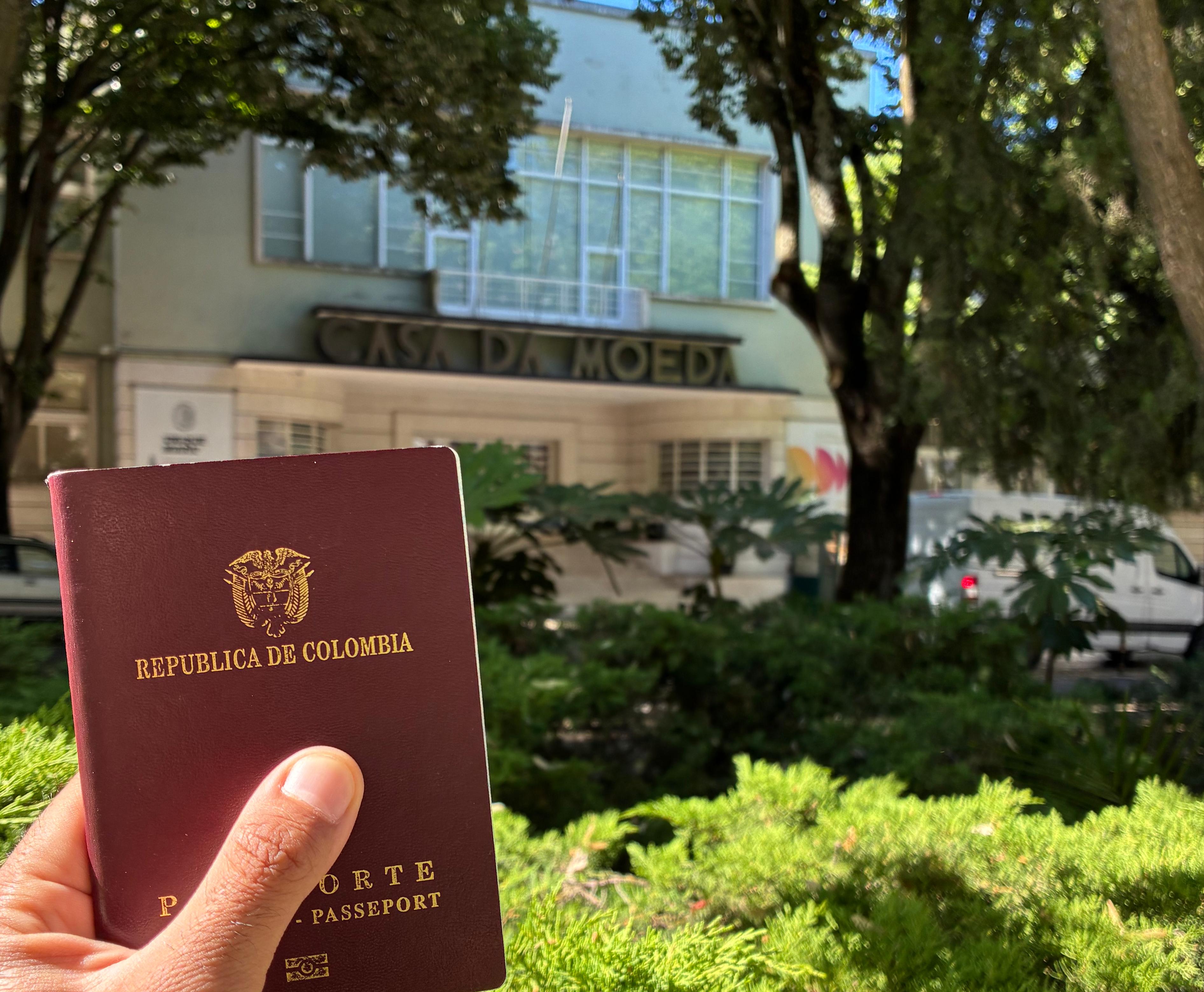 Casa de la Moneda de Portugal y pasaporte de Colombia. Foto: W Radio.