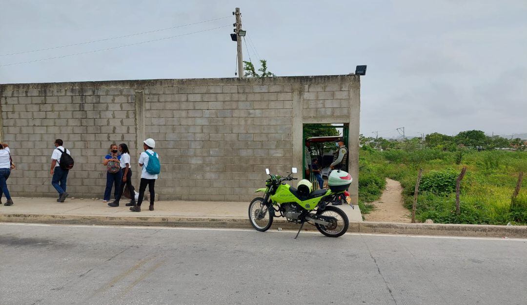 Policías acompañando a las nevadas en Barranquilla y Soledad