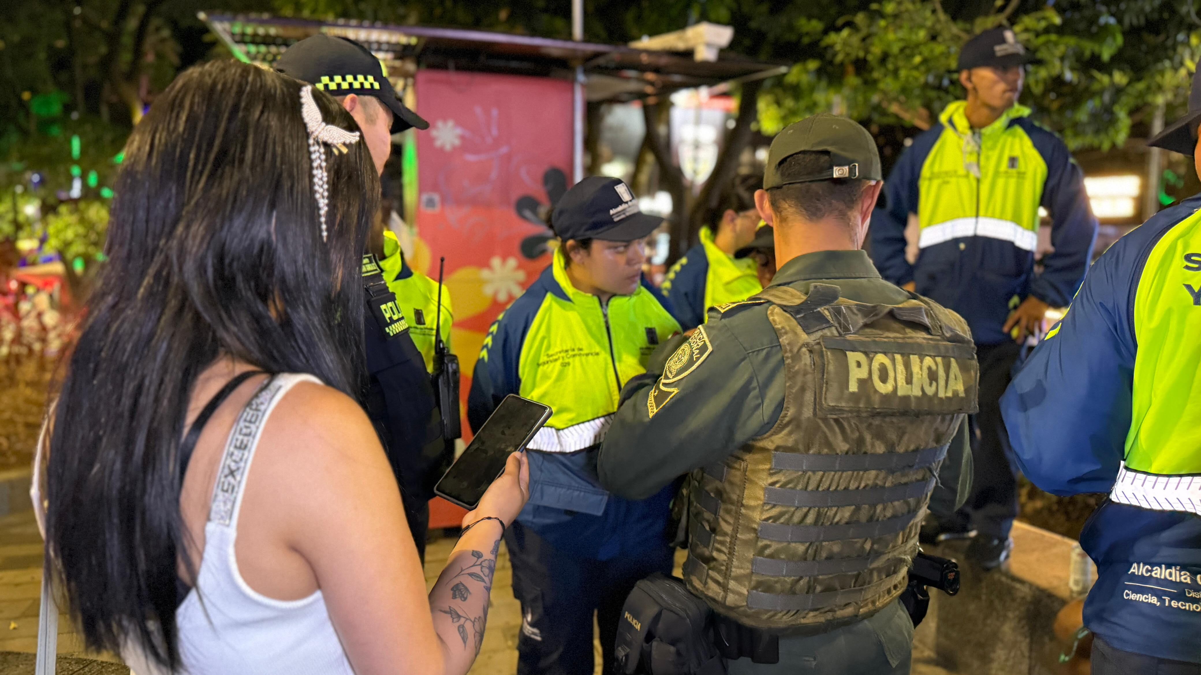 Doce comparendos fueron impuestos a personas que infringieron el decreto que prohíbe la demanda de servicios sexuales en la zona. Foto: Alcaldía Distrital.