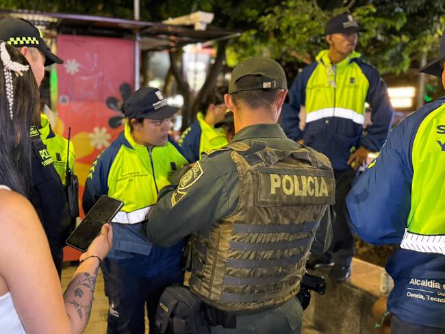 Doce comparendos fueron impuestos a personas que infringieron el decreto que prohíbe la demanda de servicios sexuales en la zona. Foto: Alcaldía Distrital.